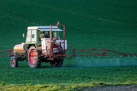 Miniature de Une étude confirme la présence de glyphosate dans l’urine de 99,8 % des Français