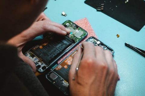 Miniature de Jeter avant même d’utiliser... l'obsolescence programmée au cœur d'une exposition
